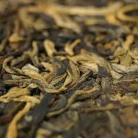 Красный чай с фиксацией на солнце. Ailao Ye Sheng Ya Bao Ku Sheng Puerh макросъемка